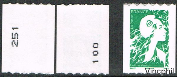 2361 ** Marianne de l'Avenir de roulette adhésive  2 numéros au graphisme différent et positionnement inversé 2 timbres