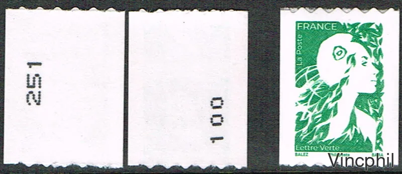 2361 ** Marianne de l'Avenir de roulette adhésive 2 numéros au graphisme différent et positionnement inversé 2 timbres