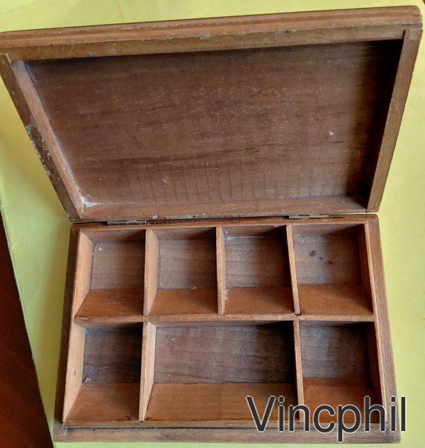 Boite à Timbres 14 x 9.5 en bois sculpté