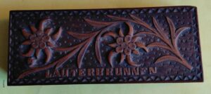 Boite à Timbres 12 x 4.5 en bois sculpté