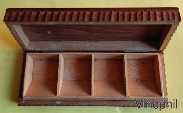 Boite à Timbres 12 x 4.5 en bois sculpté