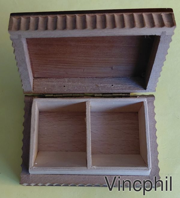 Boite à Timbres 6 x 4.5 en bois sculpté Chamonix