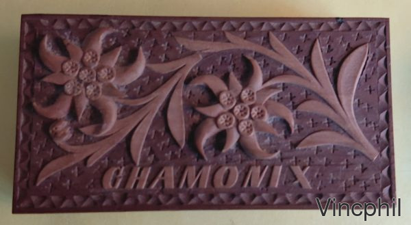 Boite à Timbres 8.5 x 4.5 en bois sculpté Chamonix