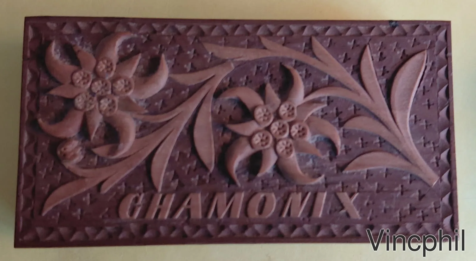 Boite à Timbres 8.5 x 4.5 en bois sculpté Chamonix