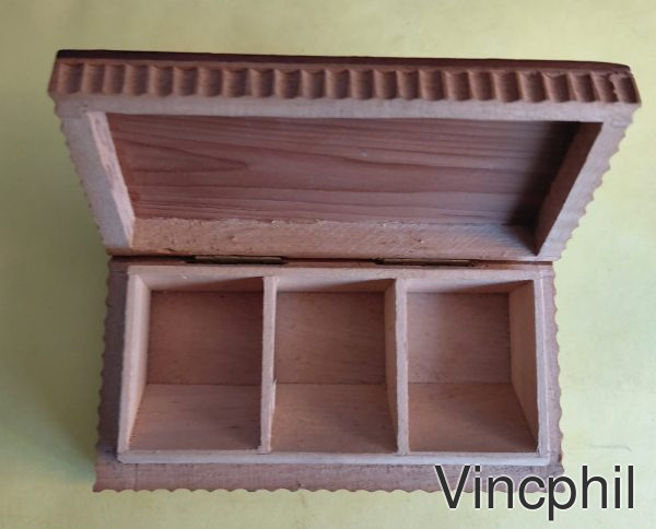 Boite à Timbres 8.5 x 4.5 en bois sculpté Chamonix