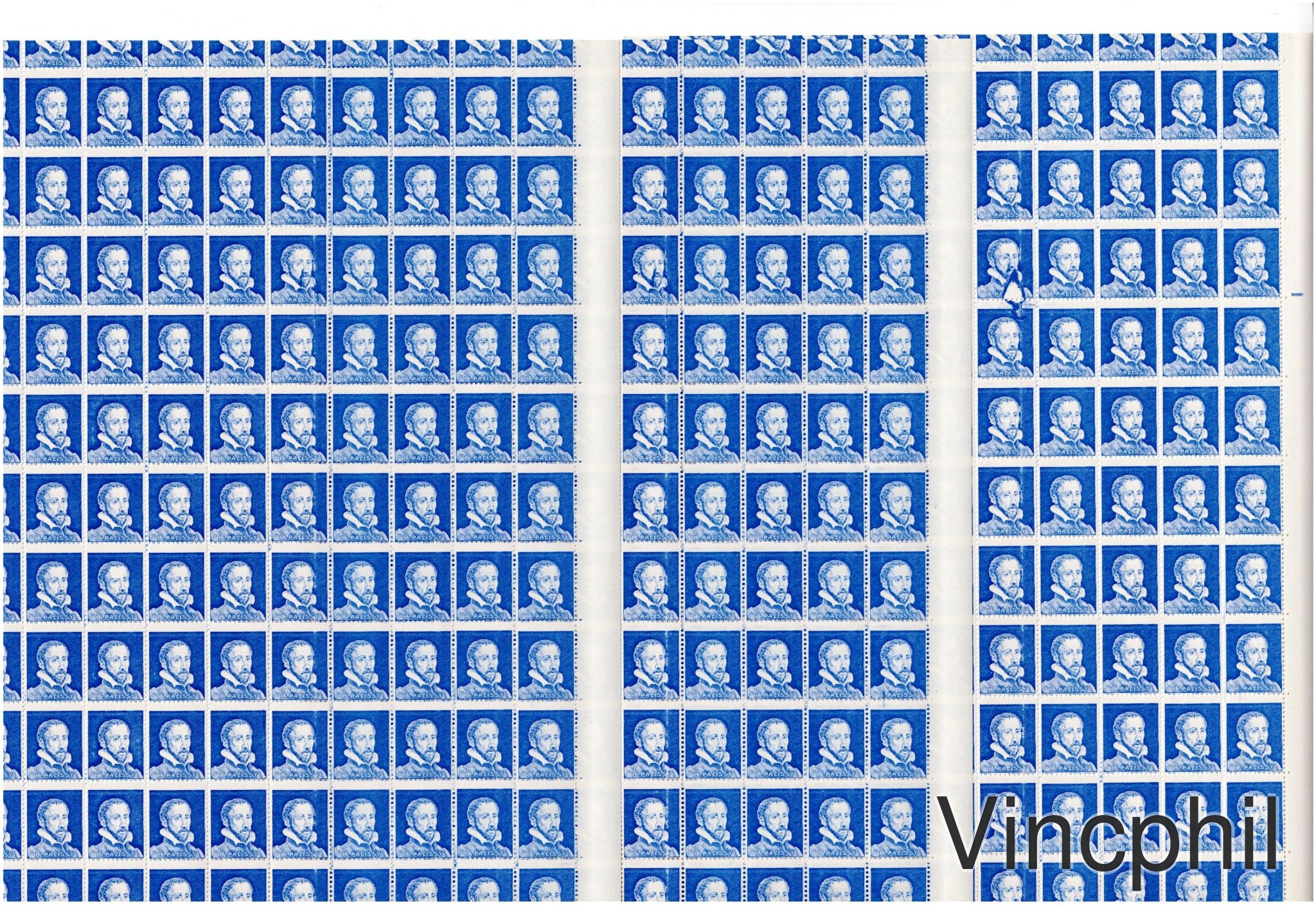 Palissy Pa 09 Feuilles imprimées en continu, coupées au format de 100 timbres, avec un demi timbre en haut et en bas. Sur une feuille variété dites du sapin case n° 26. (5 éme rangée à partir de la droite)  + les deux feuilles précédentes montrant l’amorce de la variété (même case) ainsi qu’un trait vertical présent sur les 3 feuilles